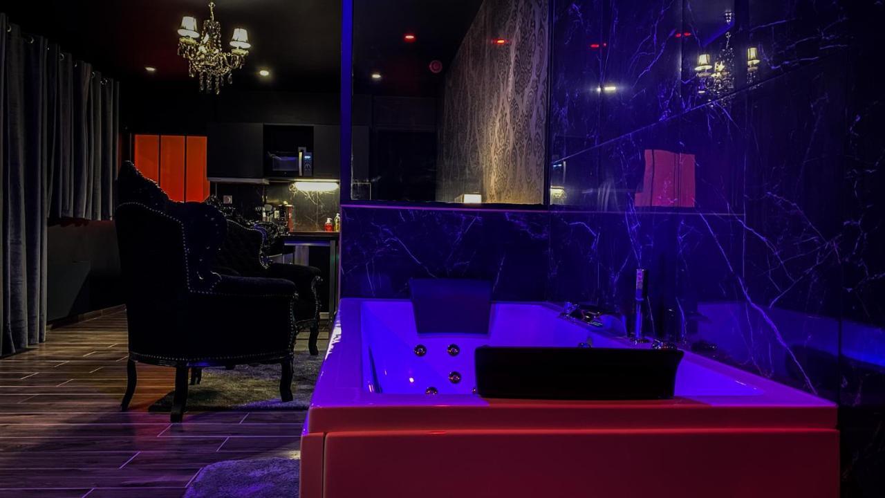 Nouveau - Luxure - Secret Suite - Jacuzzi Melun Esterno foto